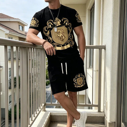 Regalis — Gold Wappen-Print T-Shirt & Shorts Set